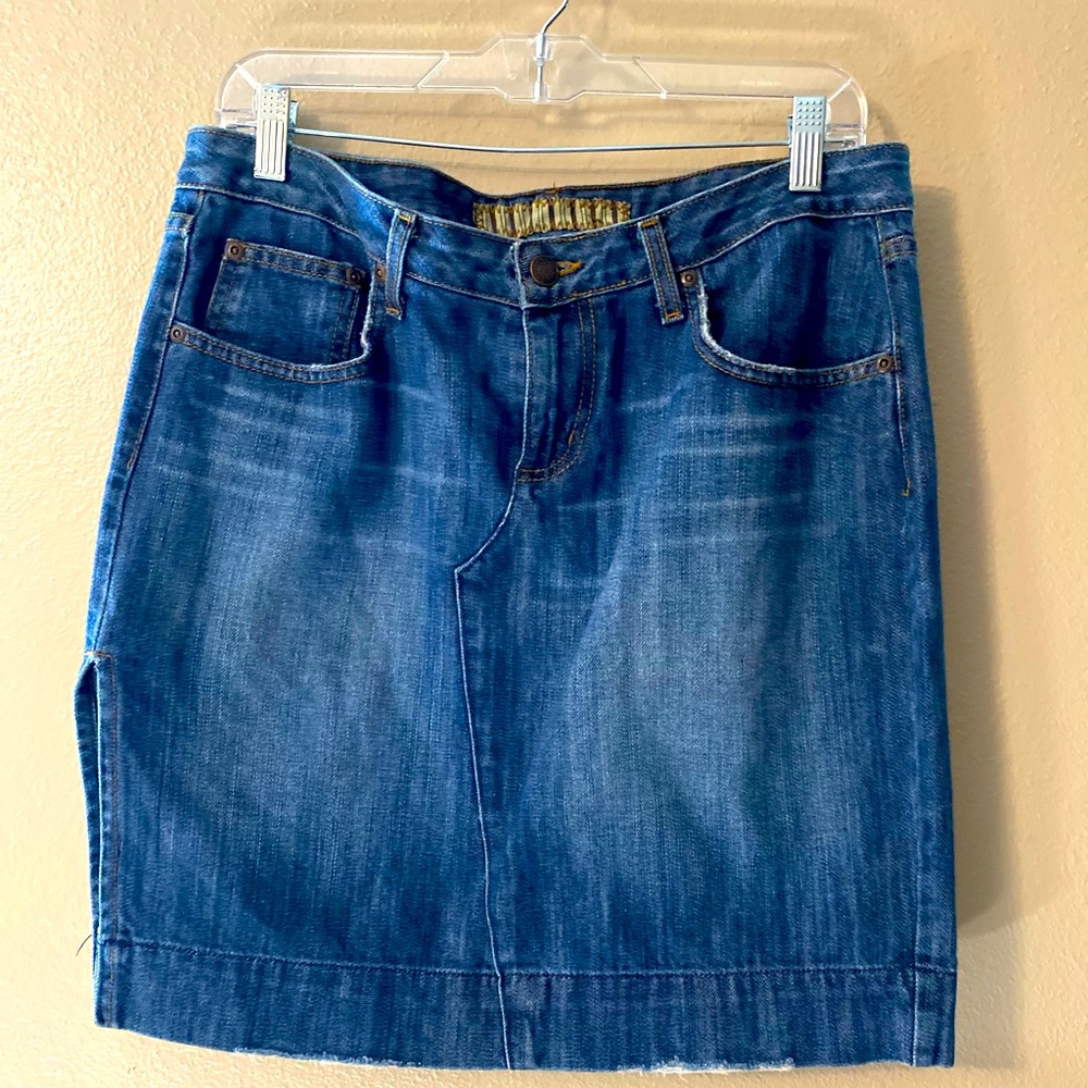Denim Skirt with a spit down the right side 4 pockets size medium